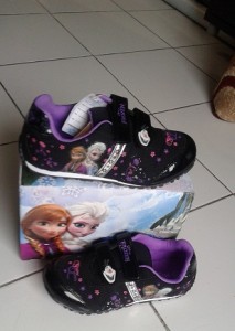 sepatu frozen murah