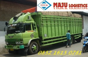 sewa truk bak terbuka